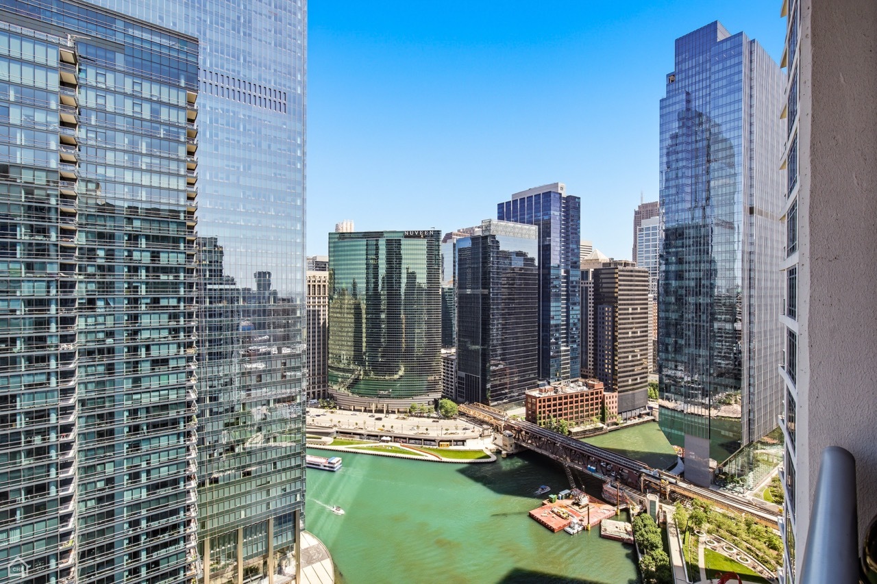 333 N Canal Street Unit: 3003