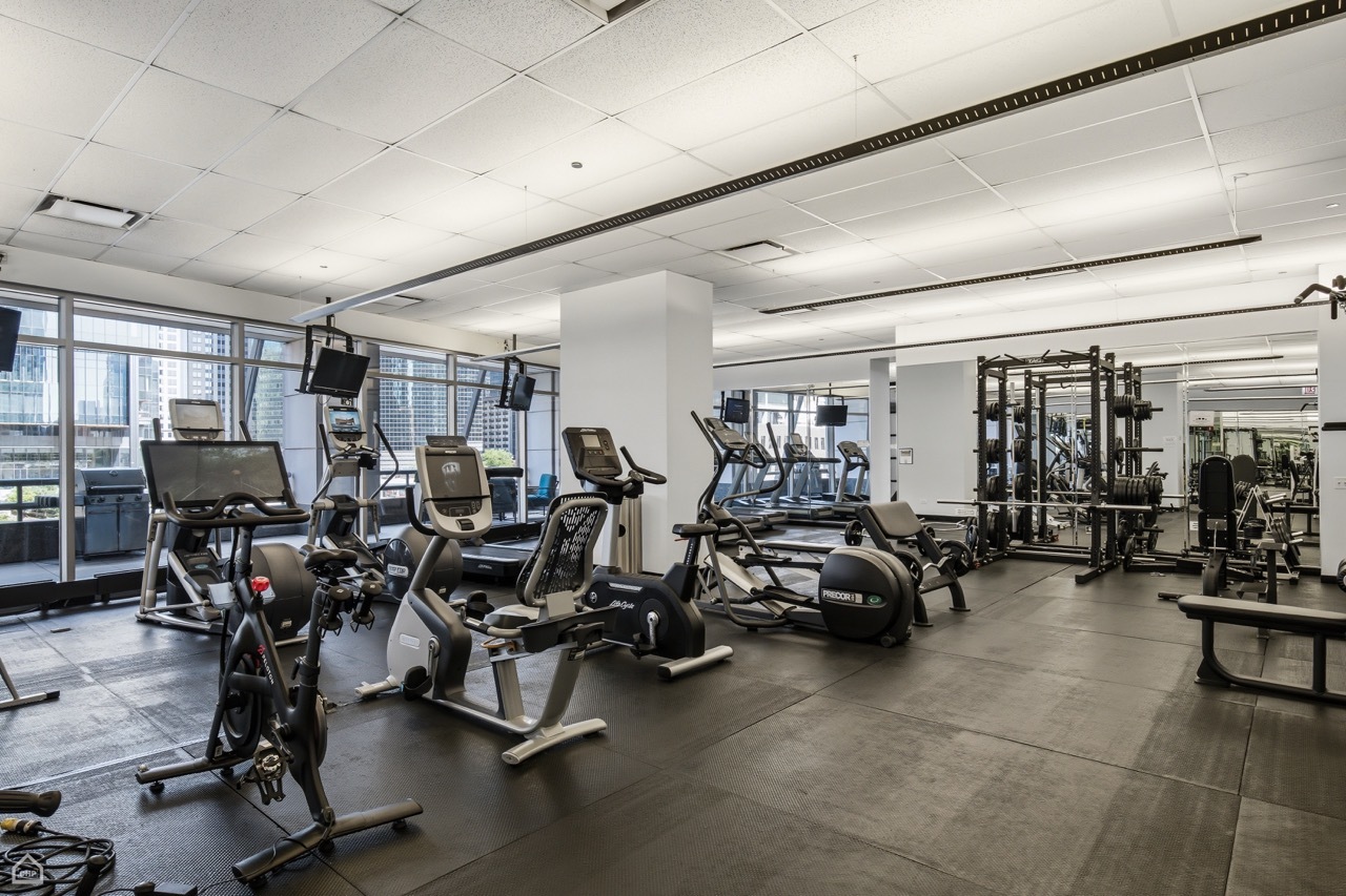 333 N Canal Street Unit: 3003