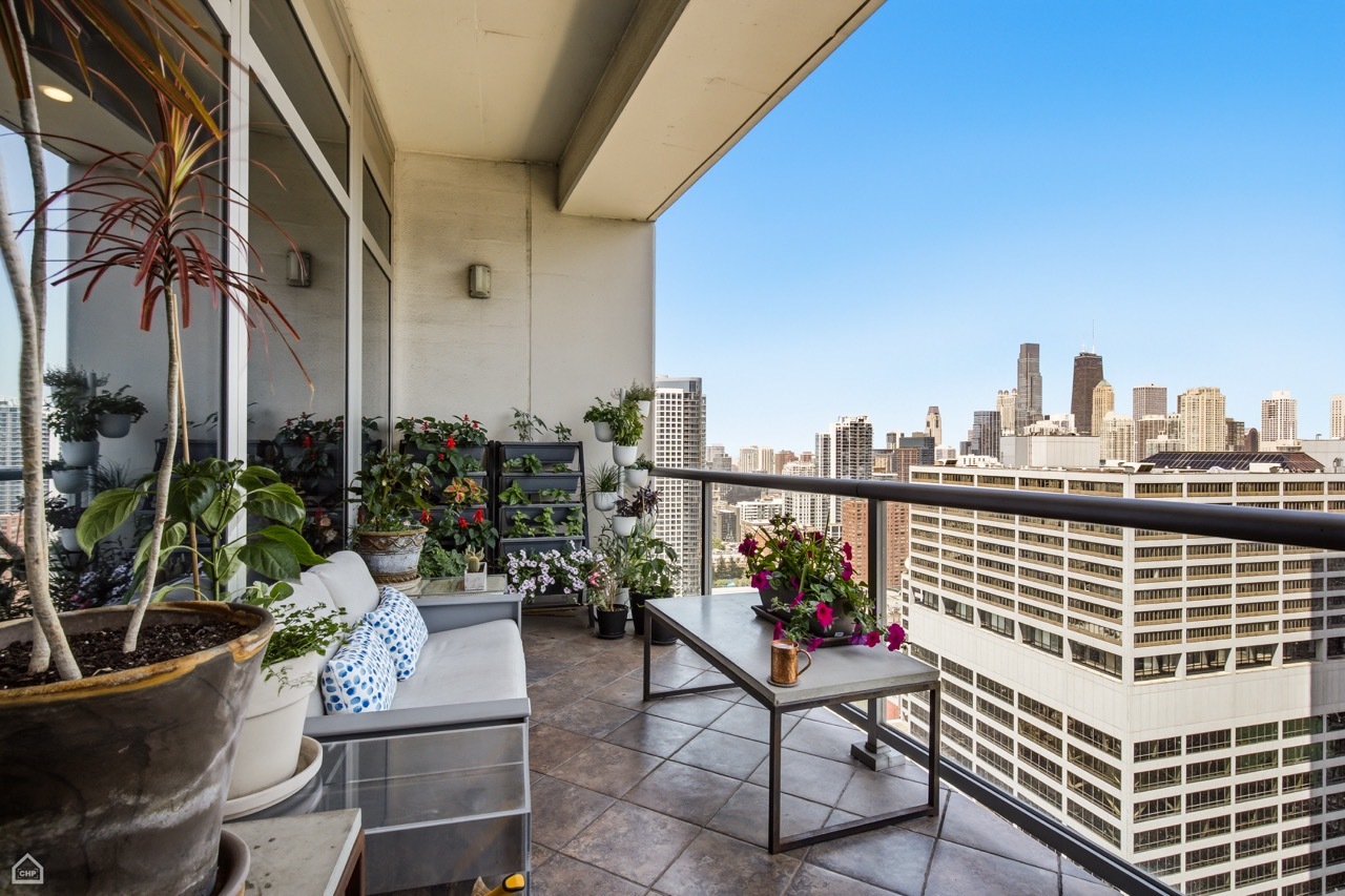 333 N Canal Street Unit: 3003