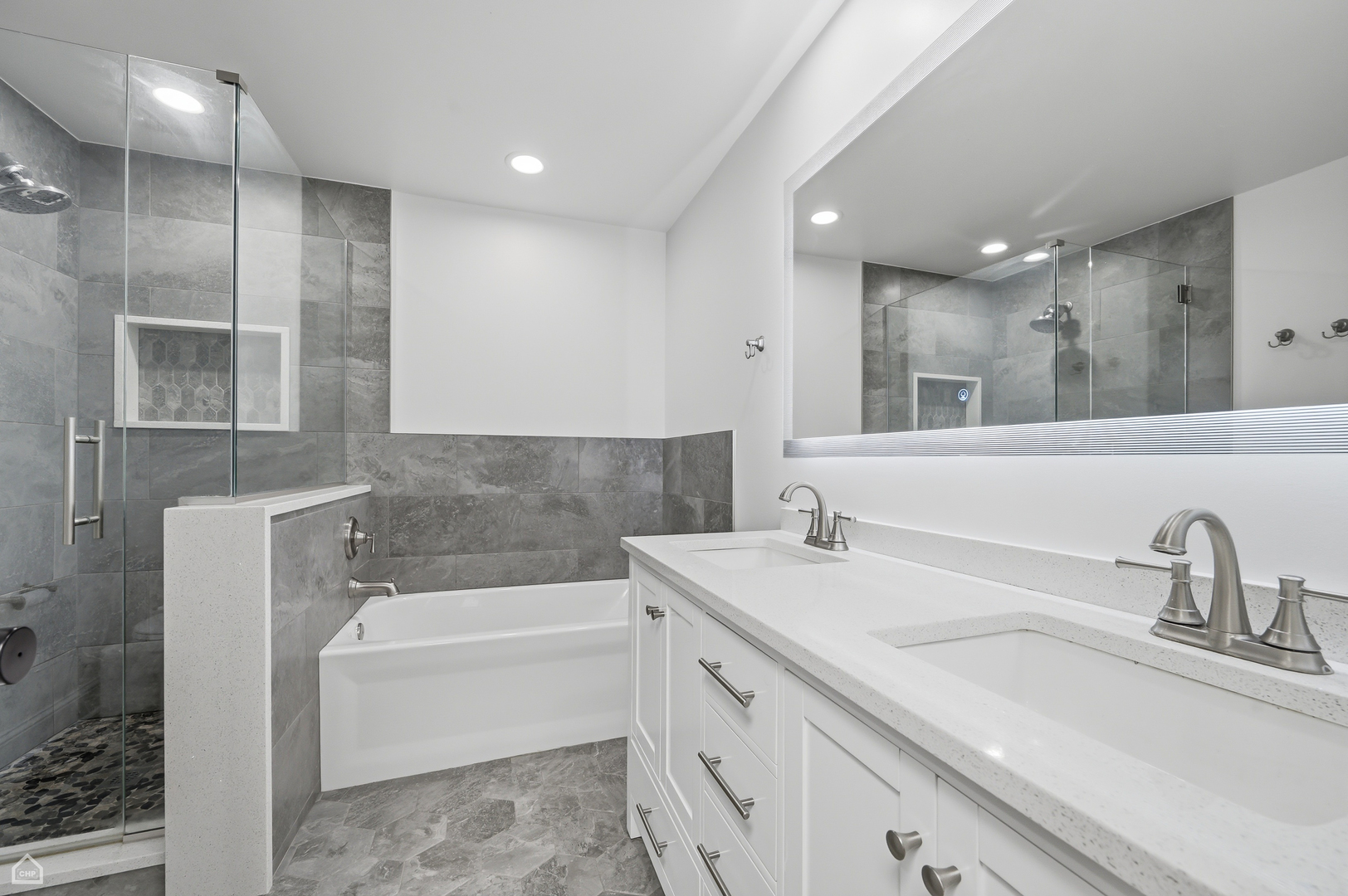 2659 N WAYNE Avenue Unit: B