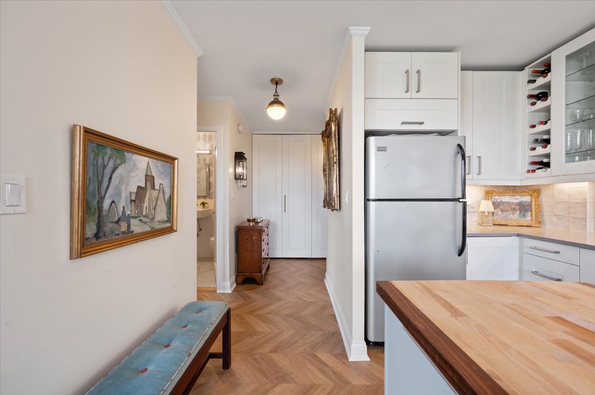 1455 N Sandburg Terrace Unit: 508