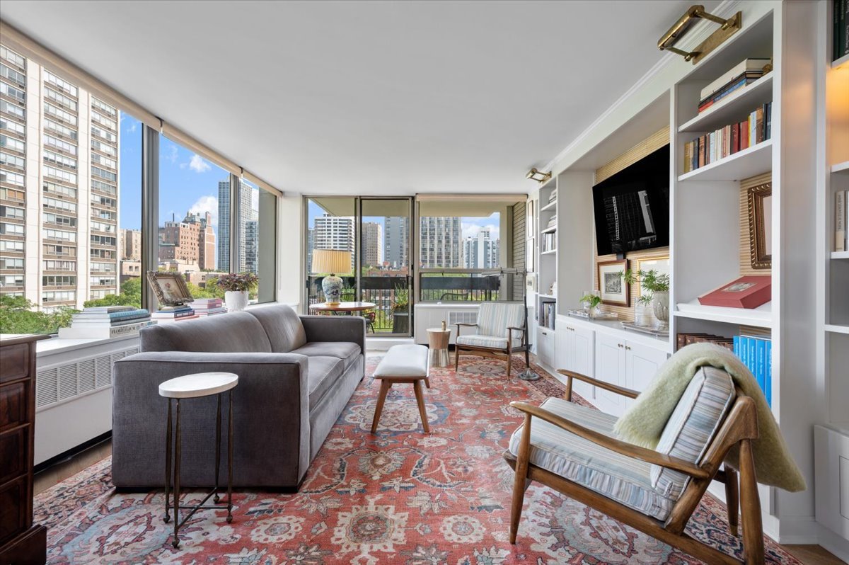 1455 N Sandburg Terrace Unit: 508