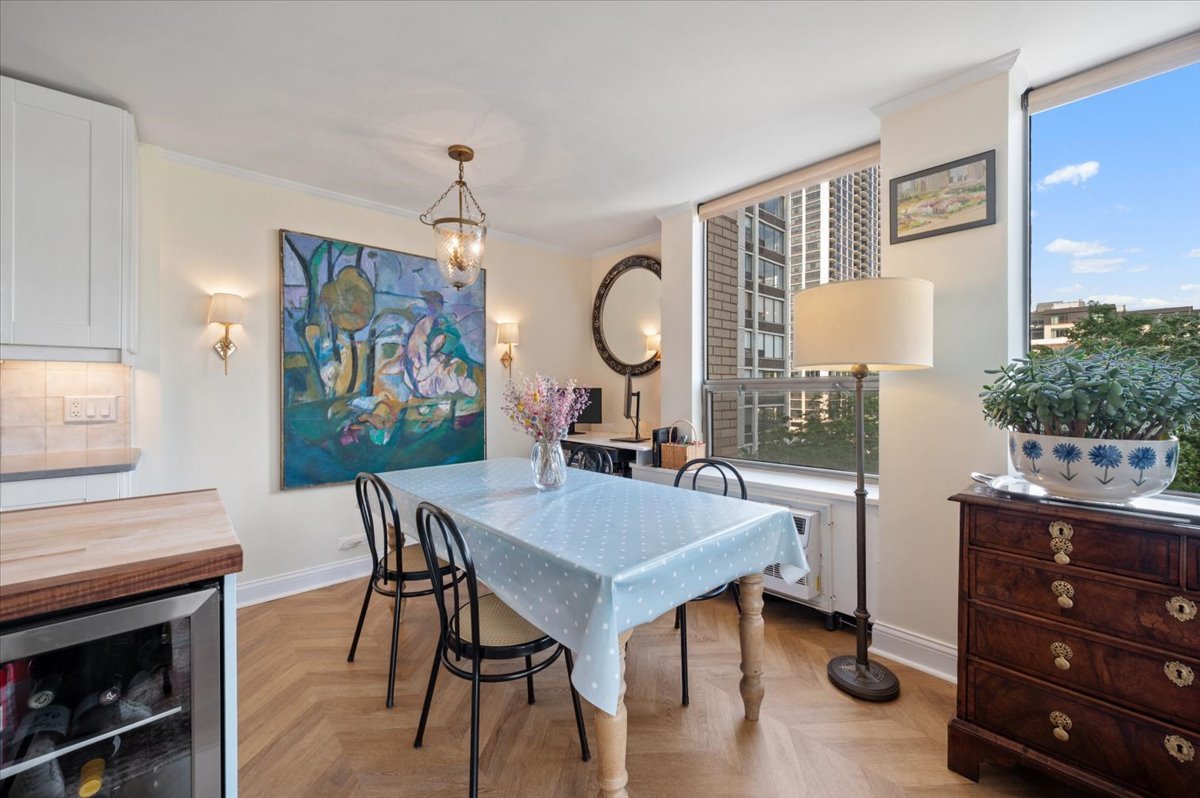 1455 N Sandburg Terrace Unit: 508
