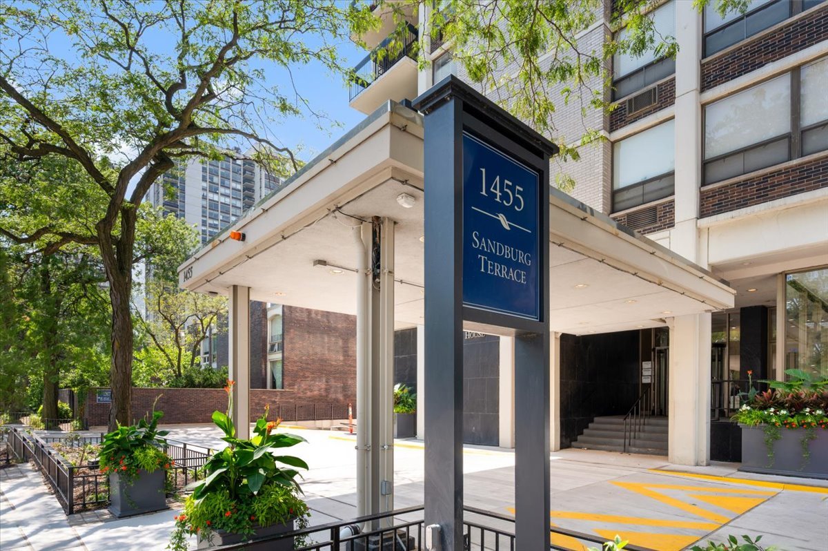 1455 N Sandburg Terrace Unit: 508
