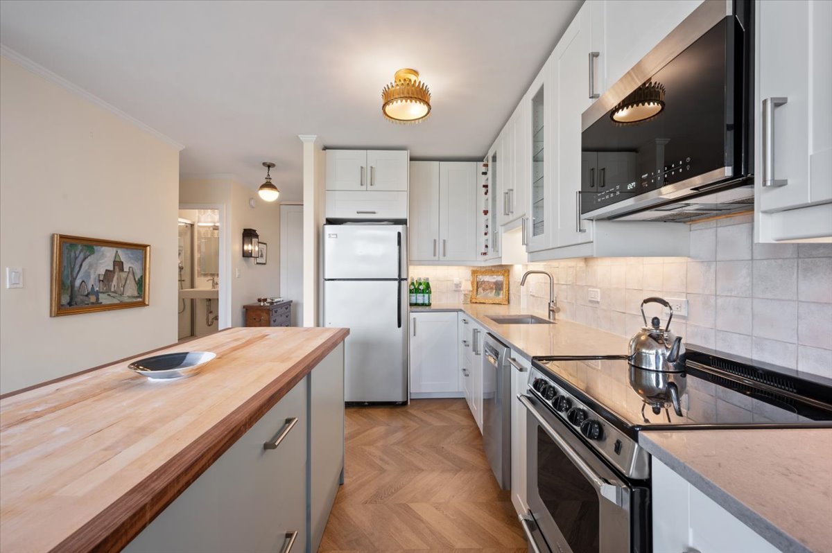 1455 N Sandburg Terrace Unit: 508