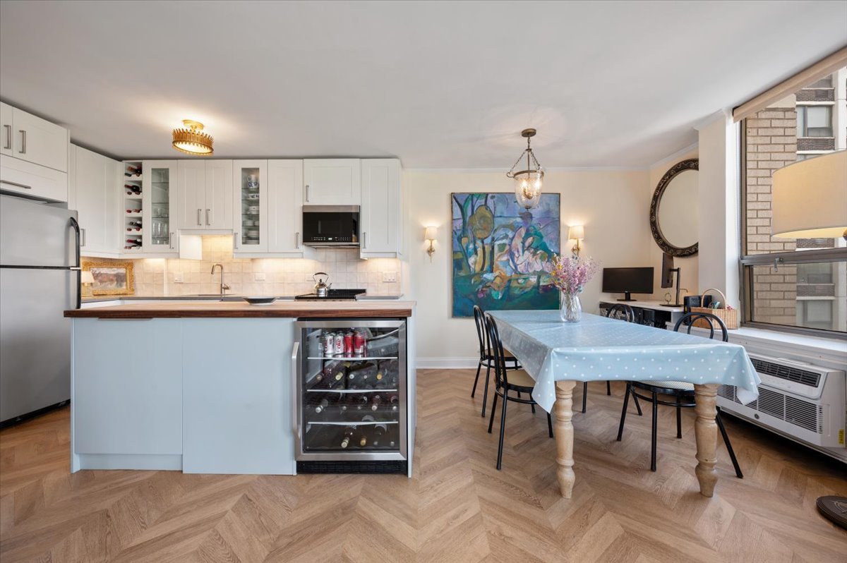 1455 N Sandburg Terrace Unit: 508