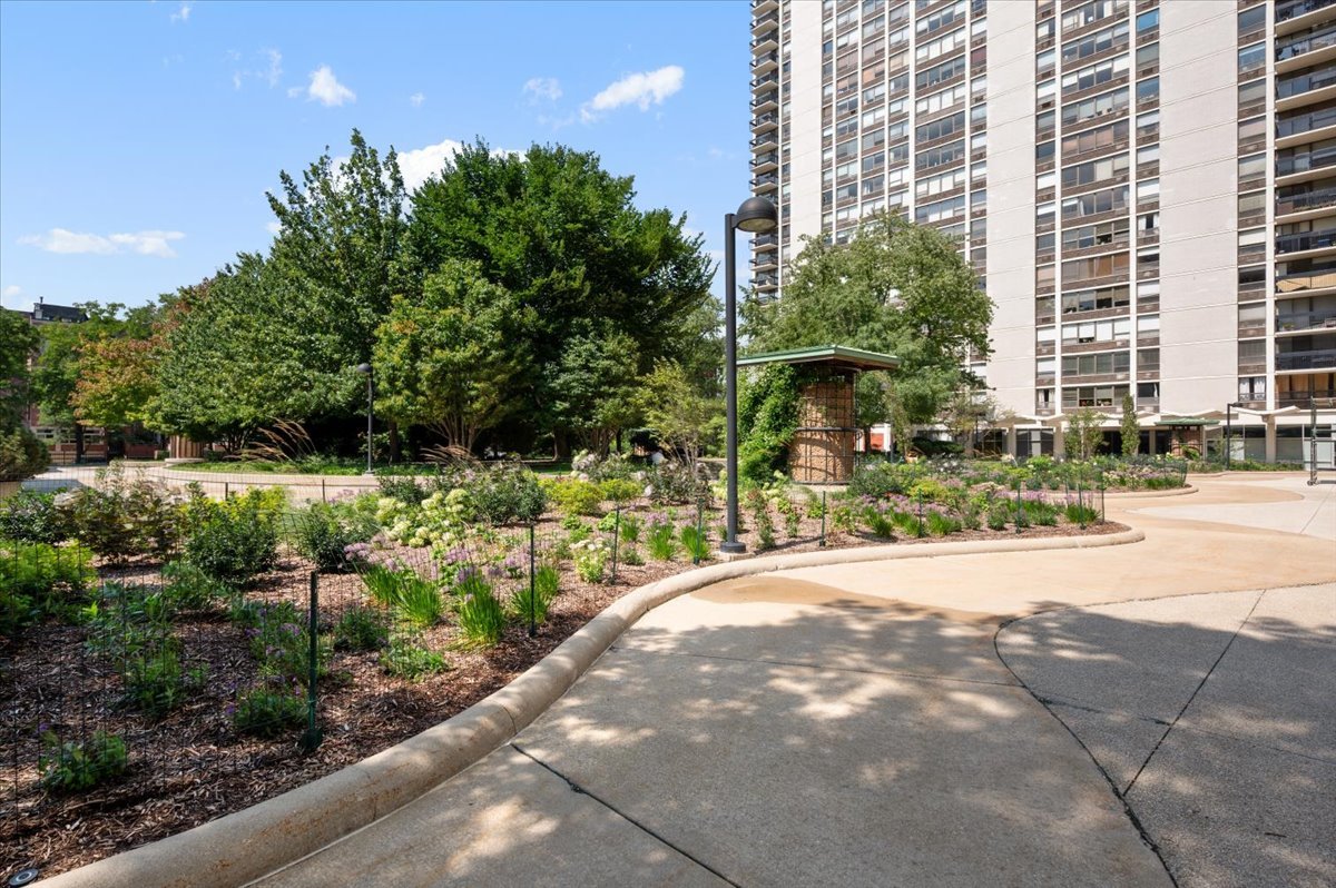 1455 N Sandburg Terrace Unit: 508