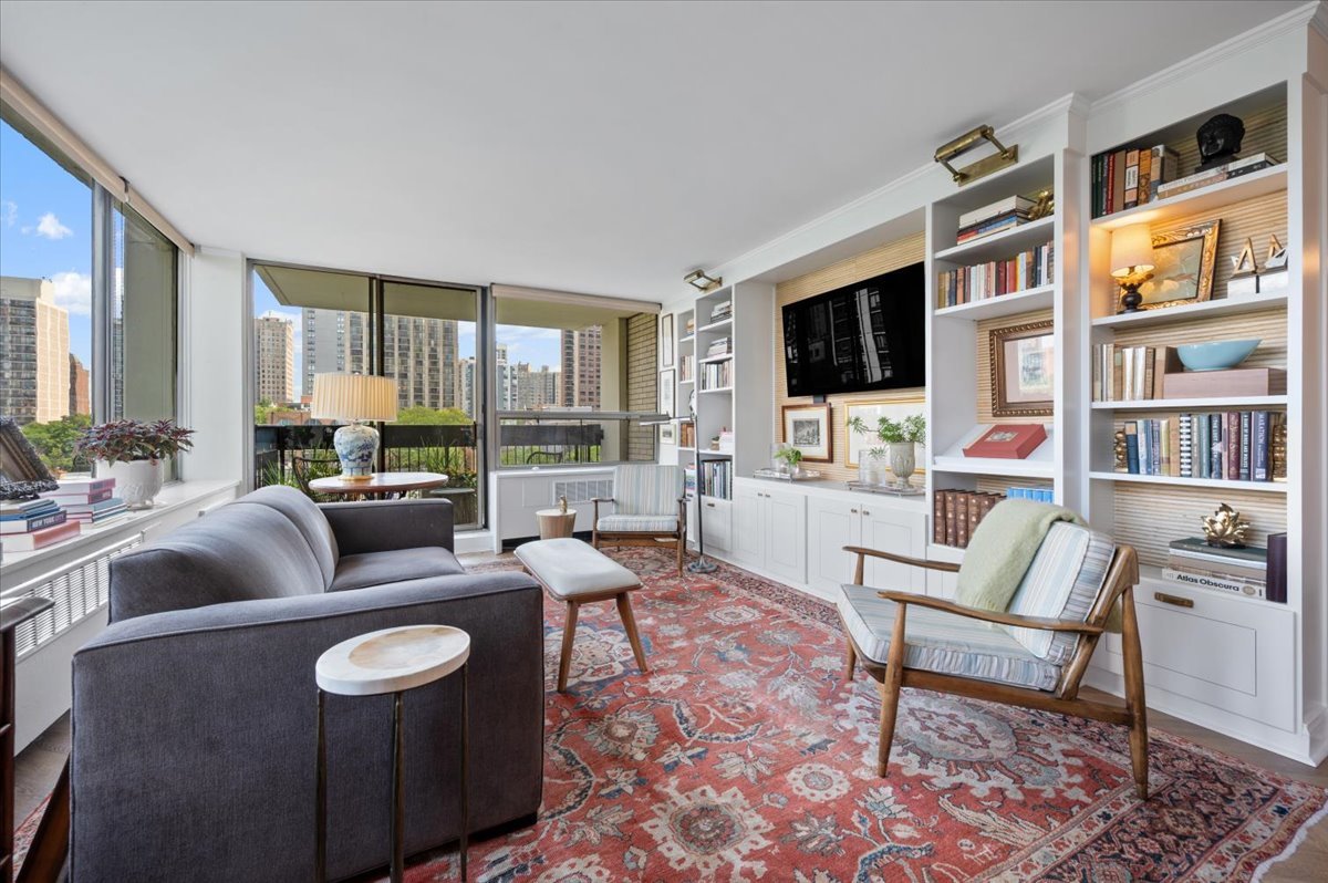 1455 N Sandburg Terrace Unit: 508