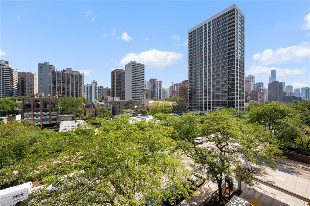 1455 N Sandburg Terrace Unit: 508
