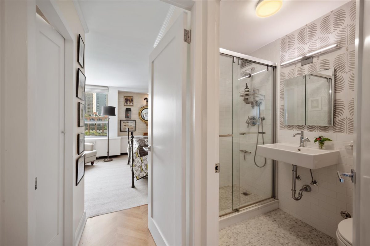 1455 N Sandburg Terrace Unit: 508