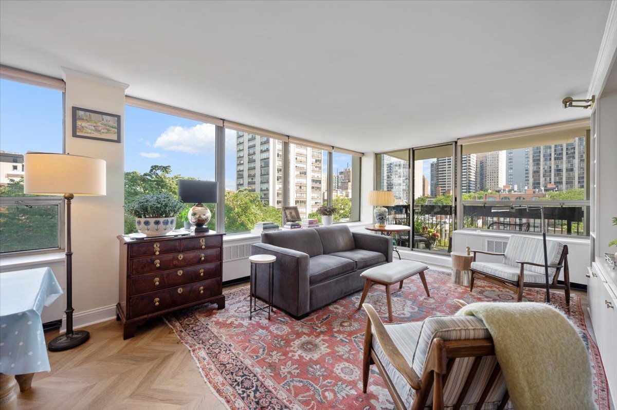 1455 N Sandburg Terrace Unit: 508