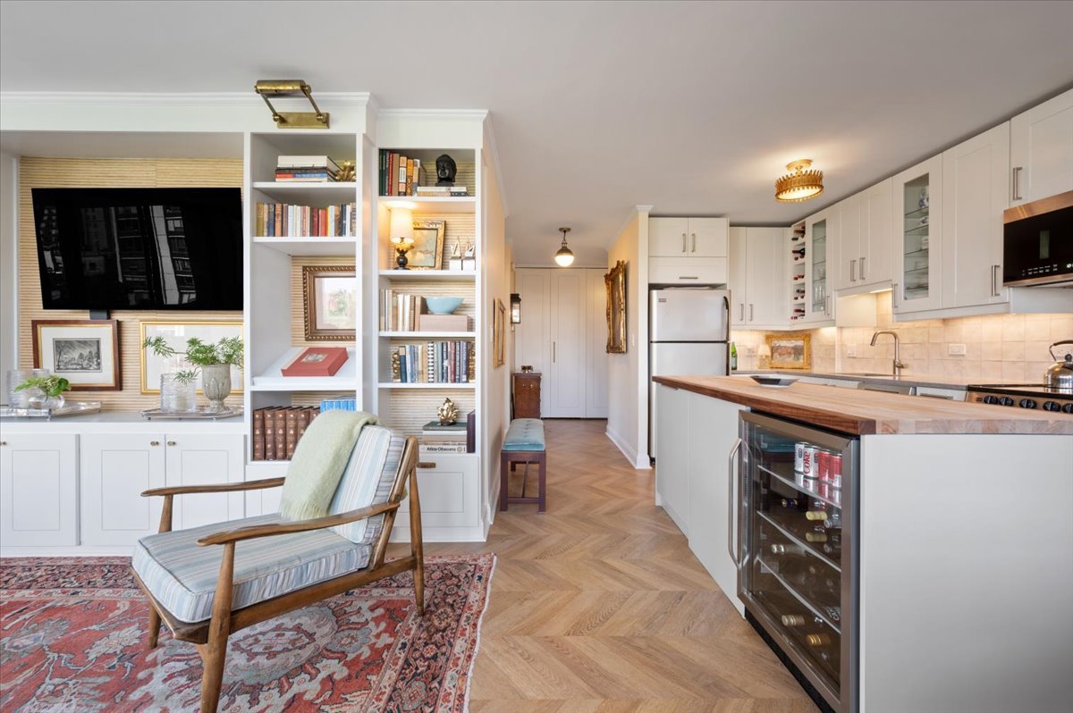 1455 N Sandburg Terrace Unit: 508