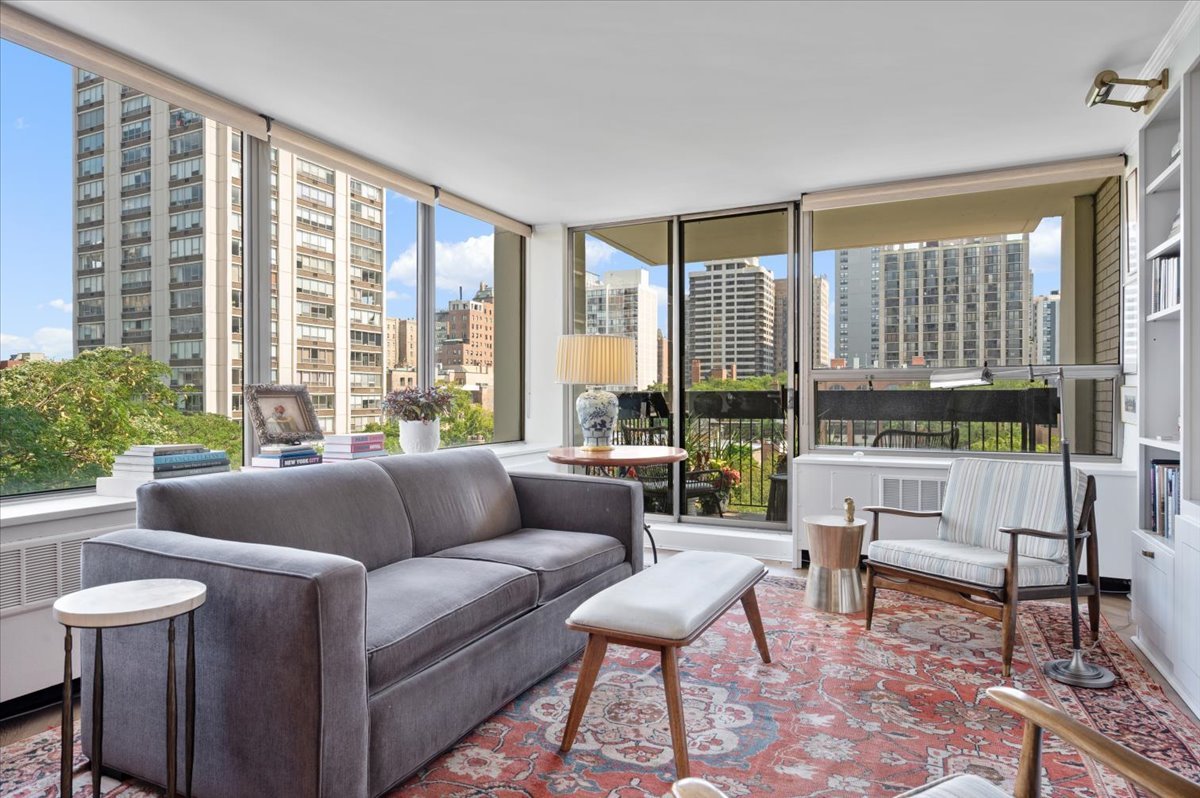 1455 N Sandburg Terrace Unit: 508