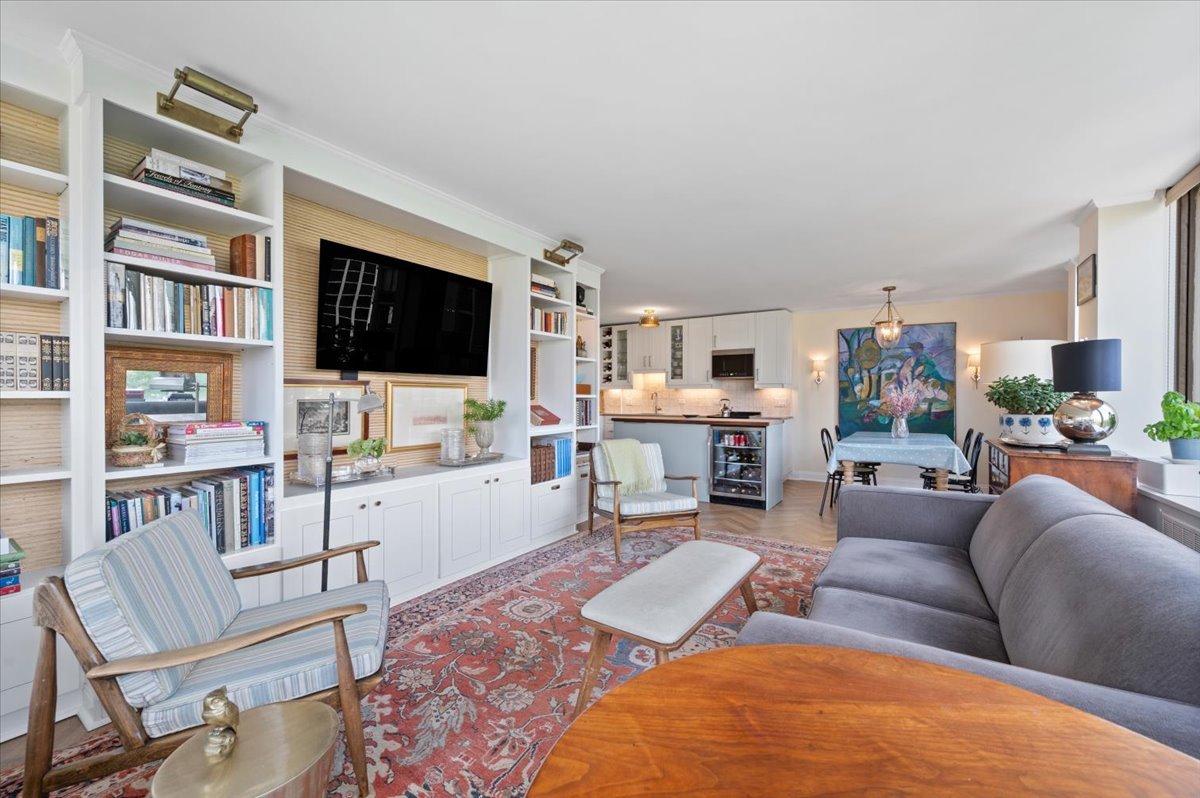 1455 N Sandburg Terrace Unit: 508