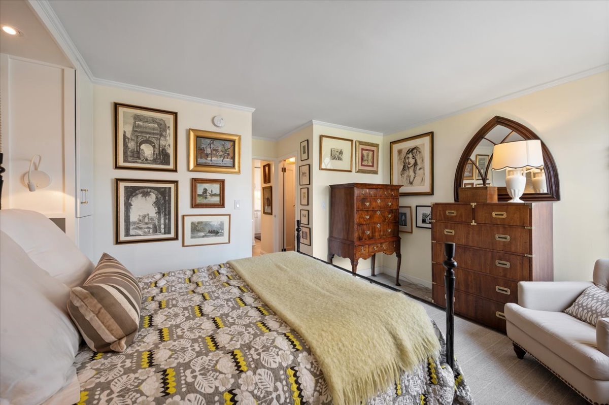1455 N Sandburg Terrace Unit: 508