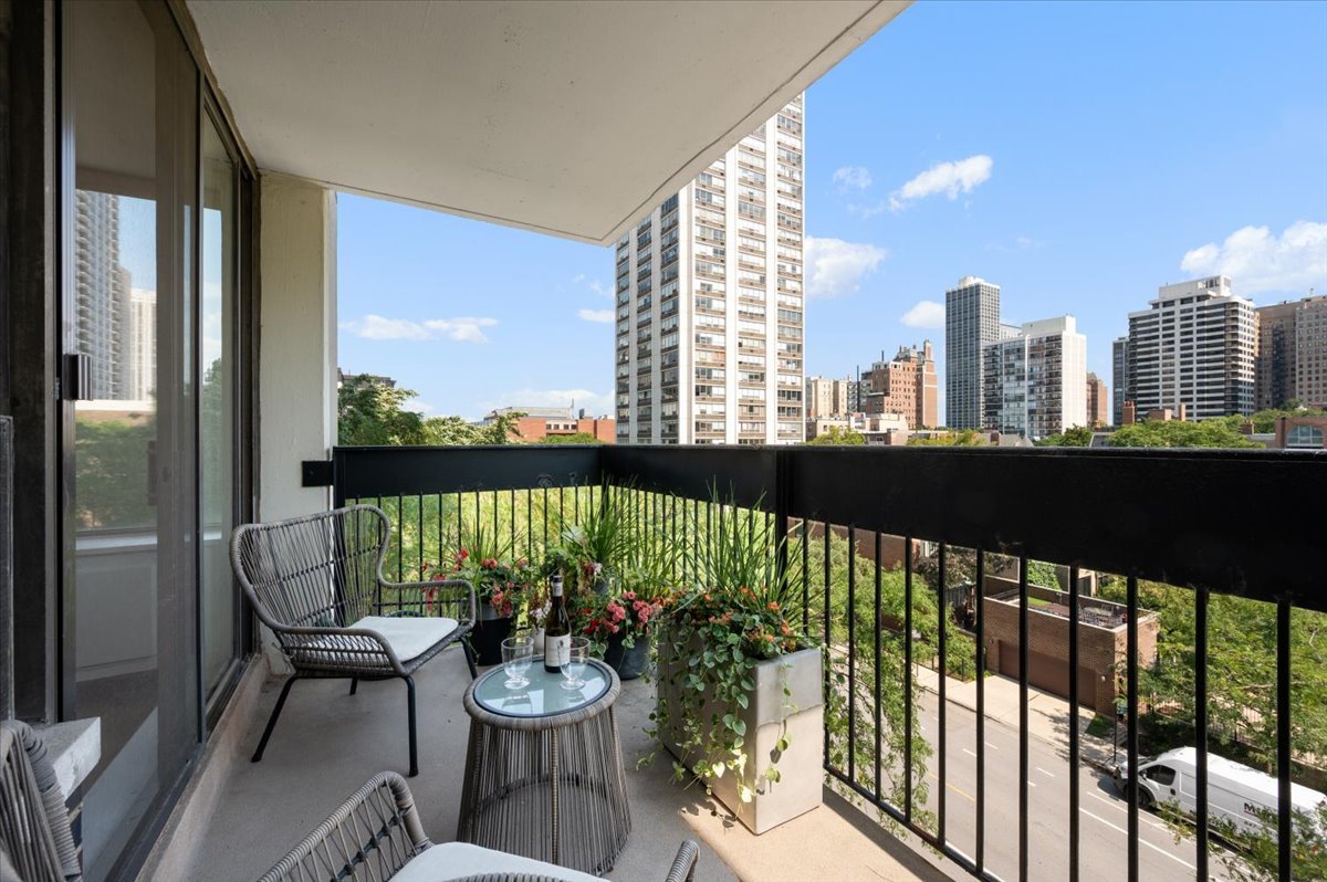 1455 N Sandburg Terrace Unit: 508