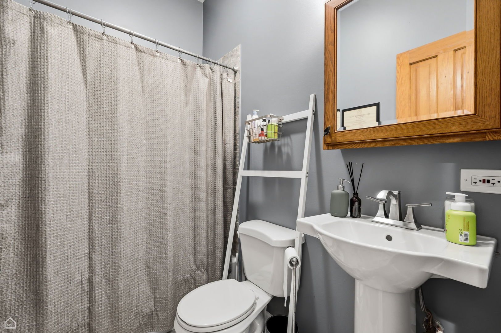 832 N Paulina Street Unit: 1