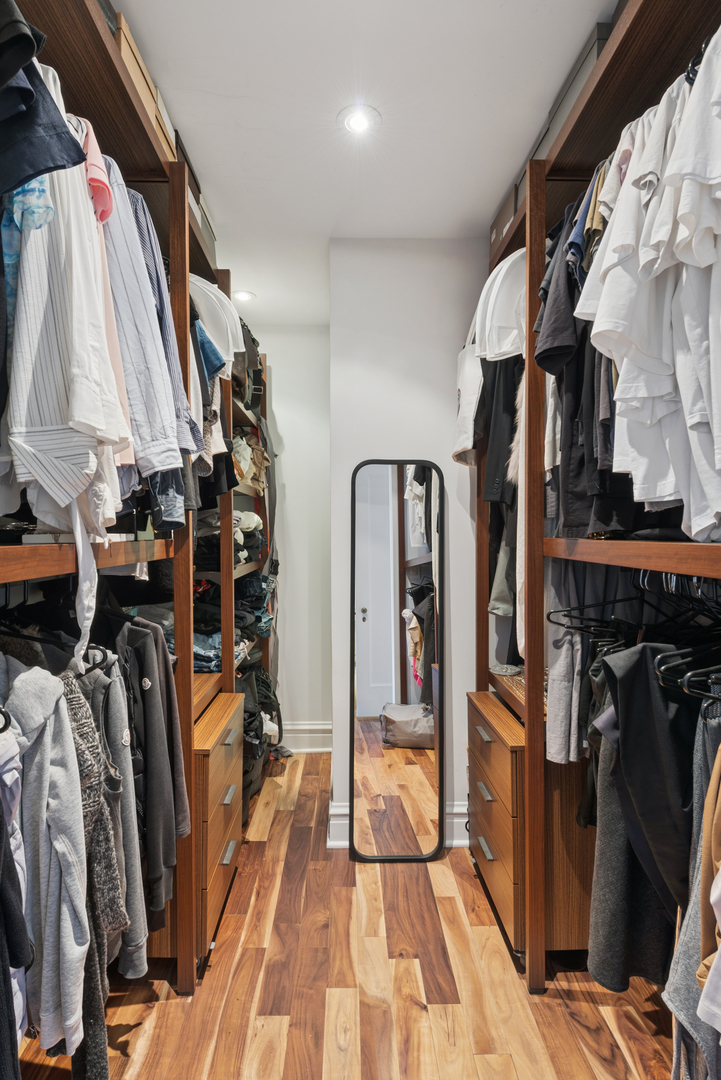 3500 N LAKE SHORE Drive Unit: 6D