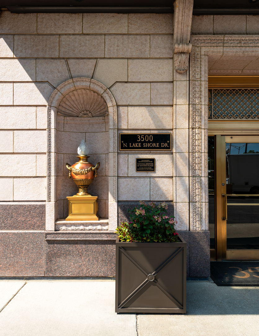 3500 N LAKE SHORE Drive Unit: 6D