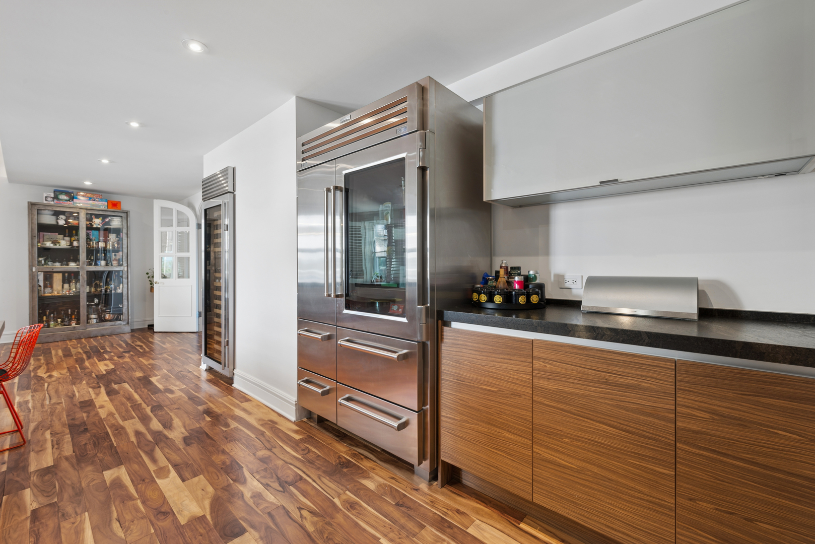 3500 N LAKE SHORE Drive Unit: 6D