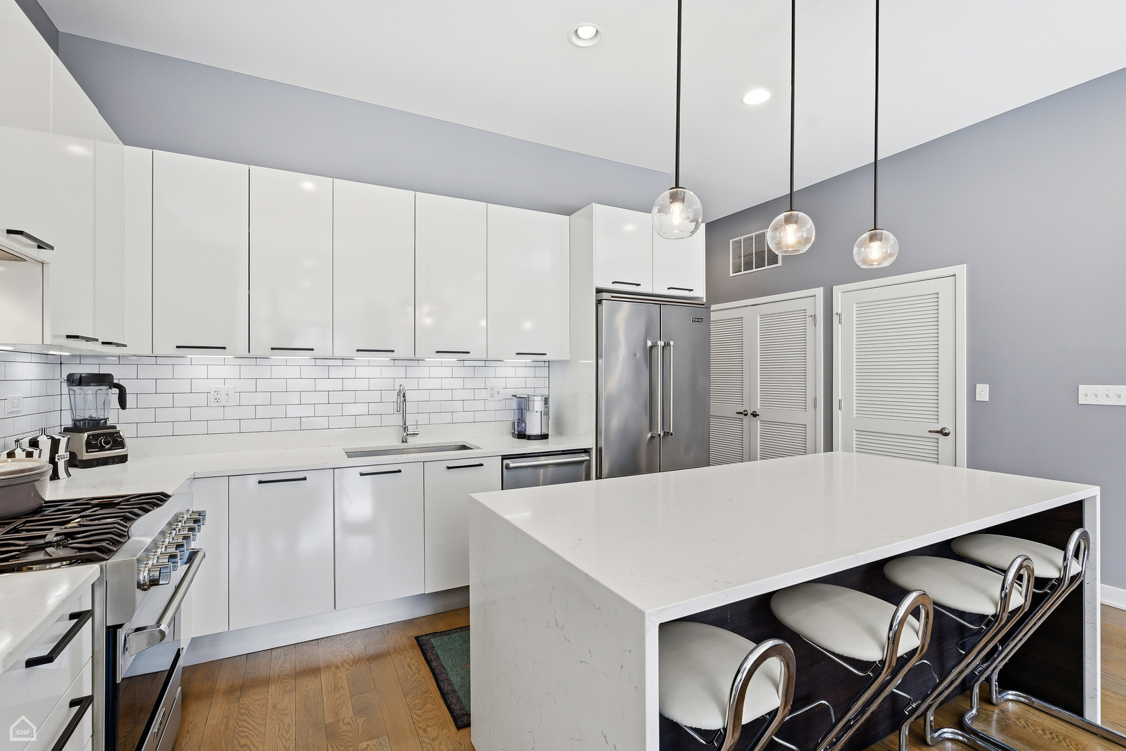 1611 N Hermitage Avenue Unit: 303
