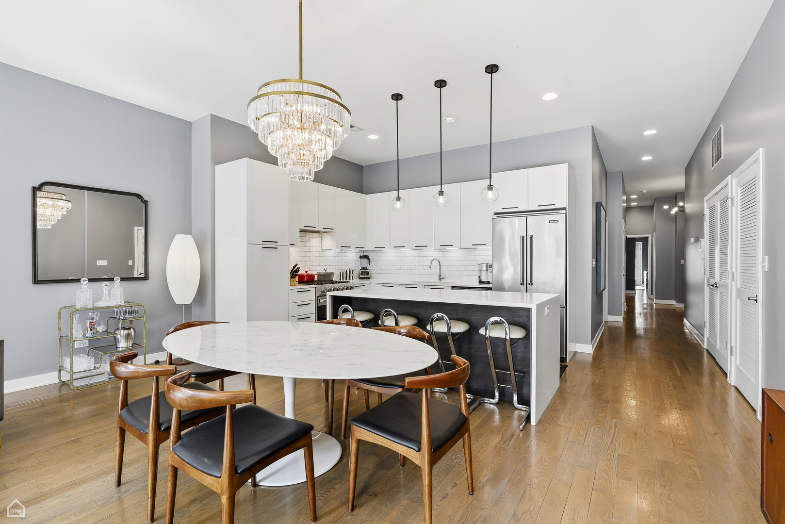 1611 N Hermitage Avenue Unit: 303