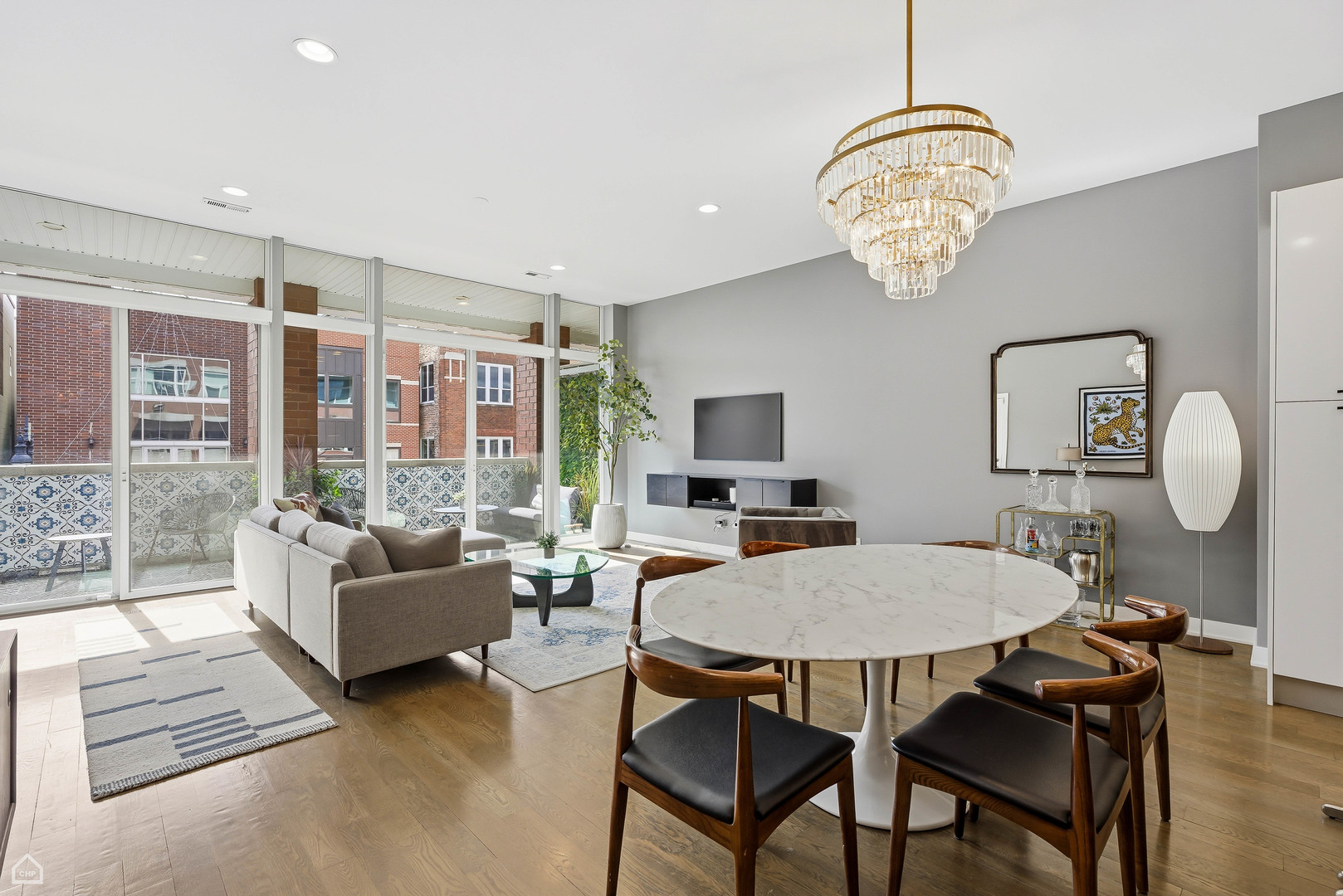 1611 N Hermitage Avenue Unit: 303