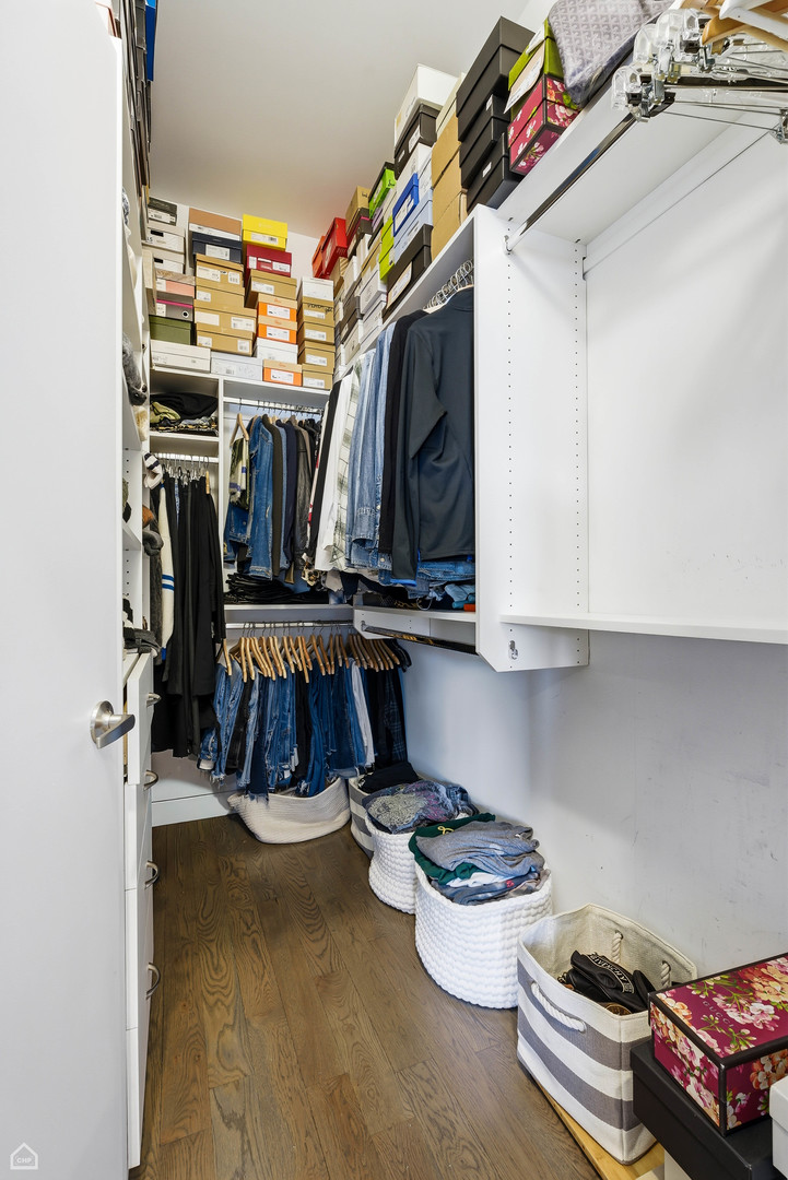 1611 N Hermitage Avenue Unit: 303