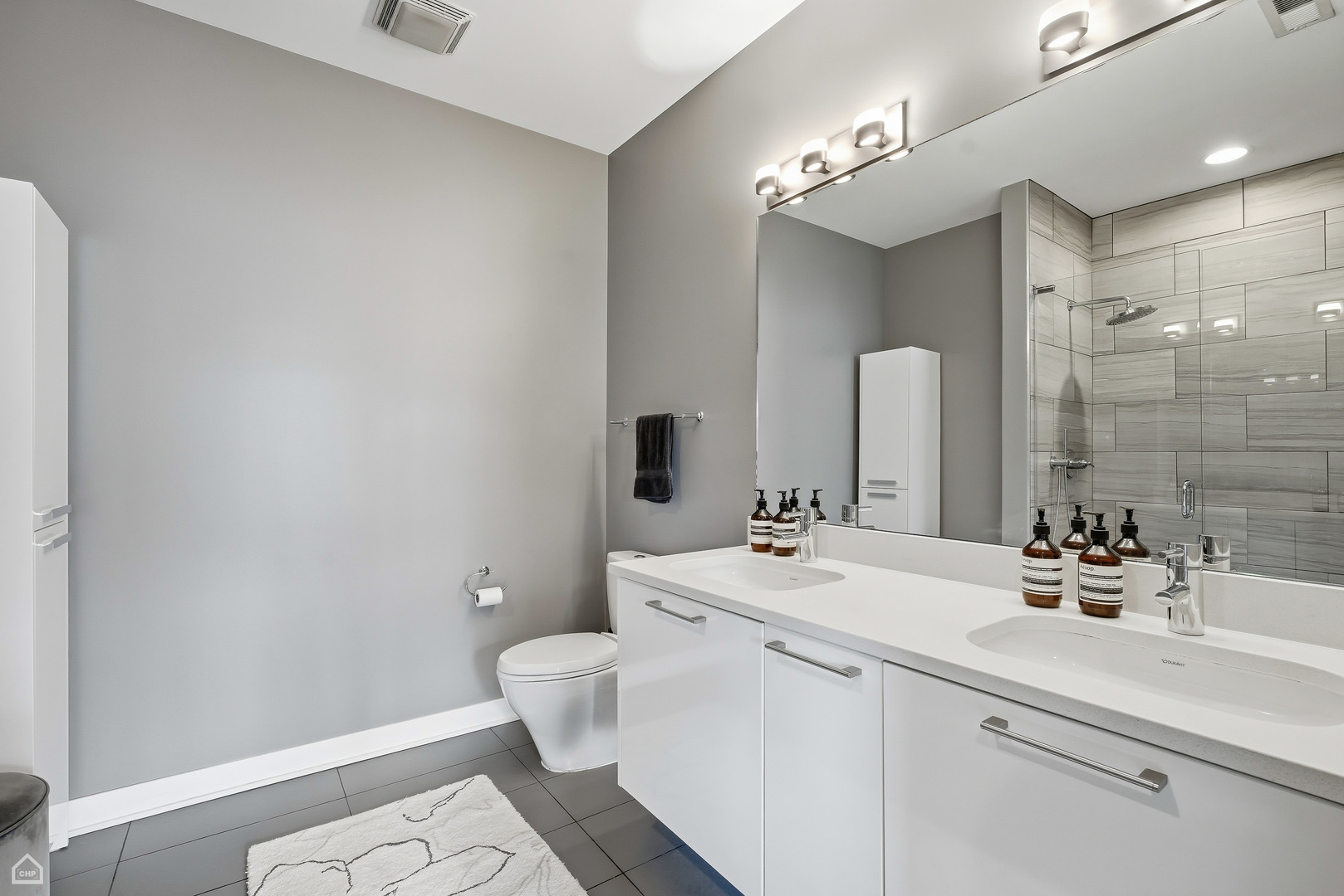 1611 N Hermitage Avenue Unit: 303
