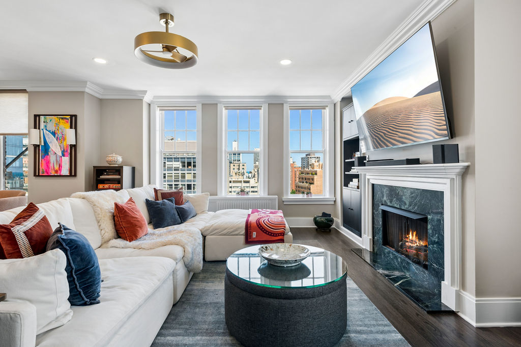 20 E Cedar Street Unit: 17C