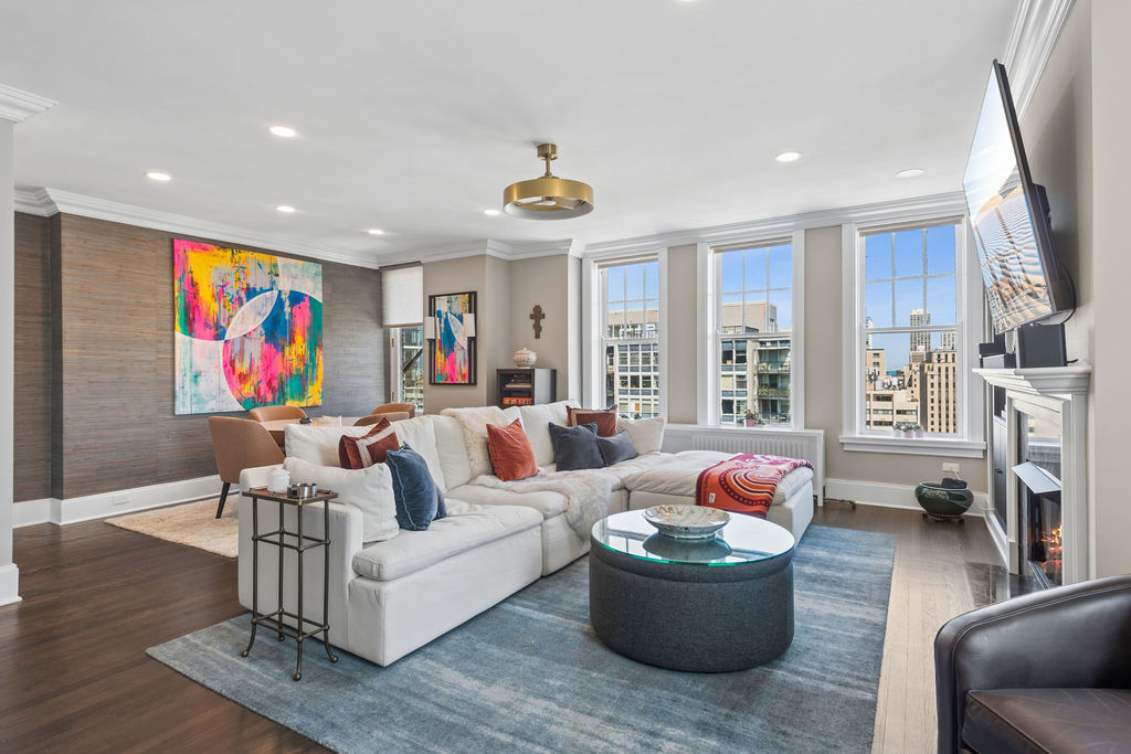 20 E Cedar Street Unit: 17C