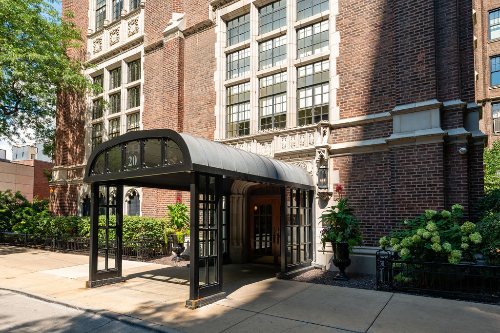 20 E Cedar Street Unit: 17C