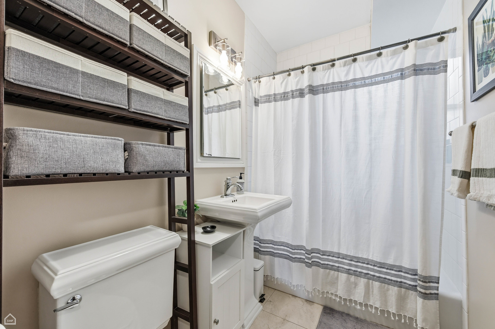 1258 W WINONA Street Unit: 4B