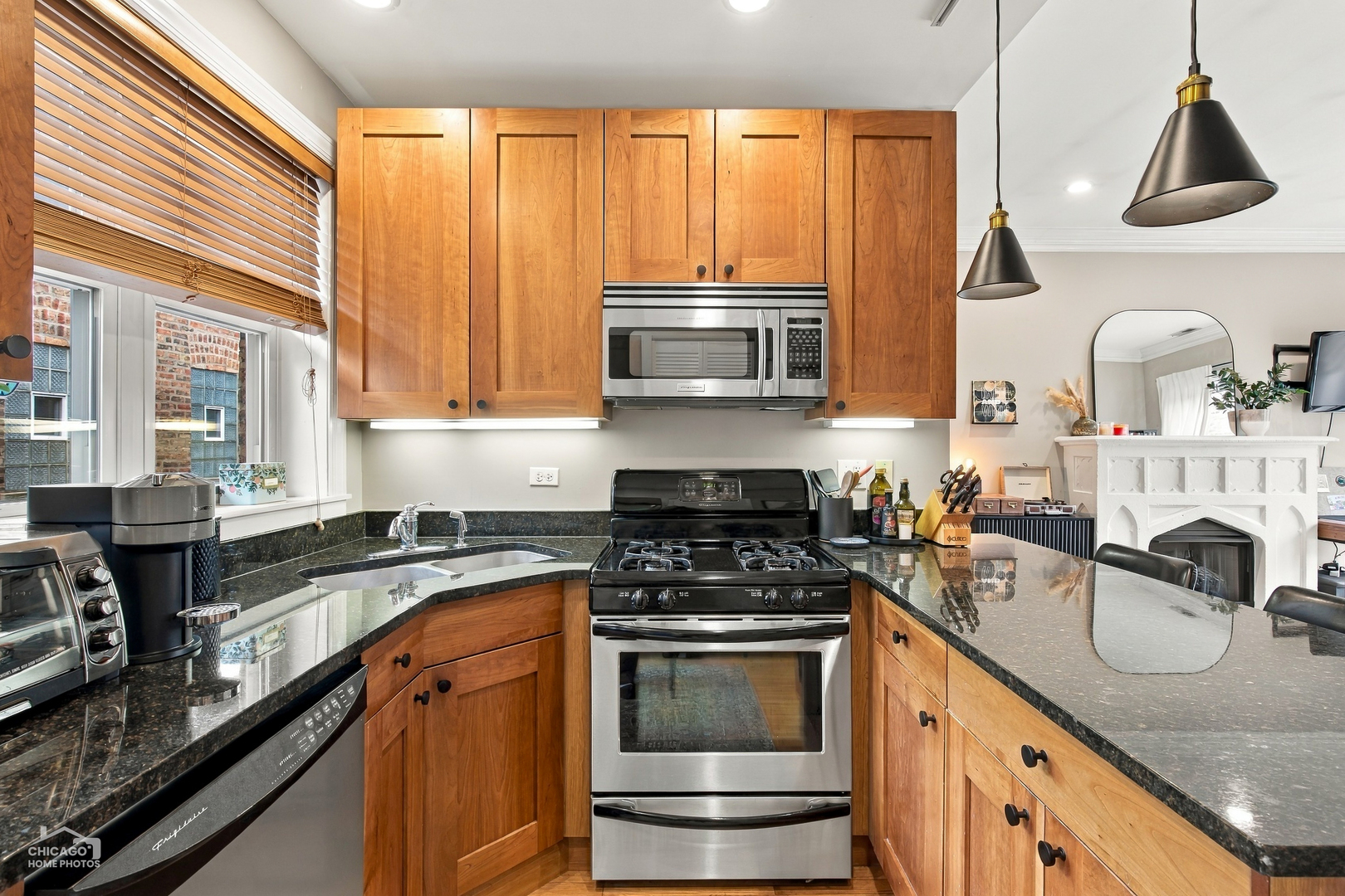 1258 W WINONA Street Unit: 4B