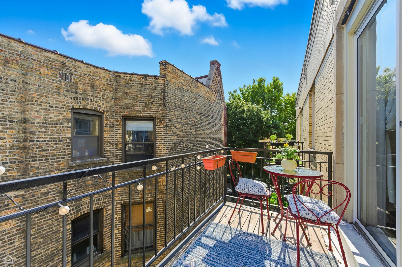 1258 W WINONA Street Unit: 4B