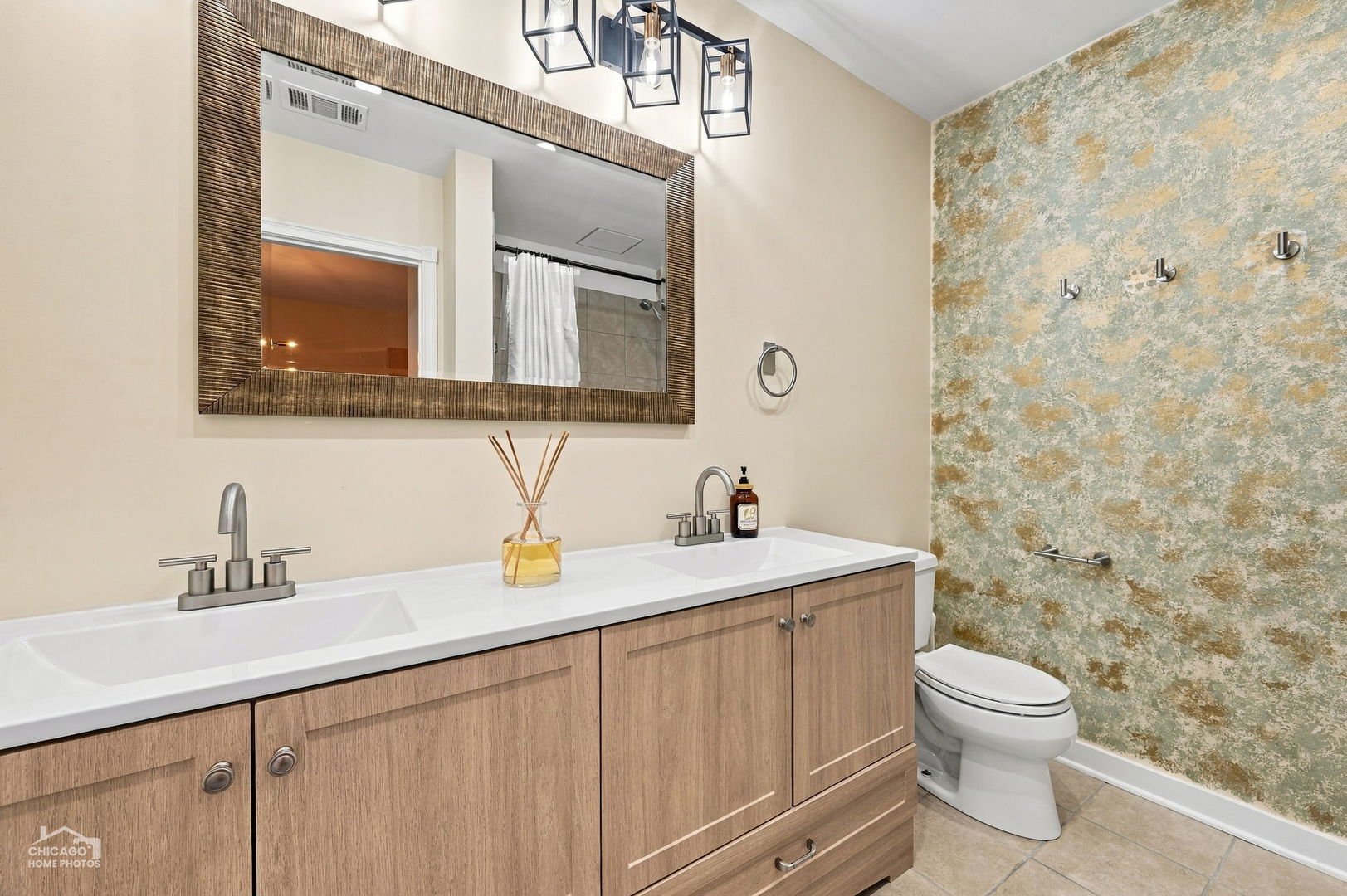 1910 S Michigan Avenue Unit: 303