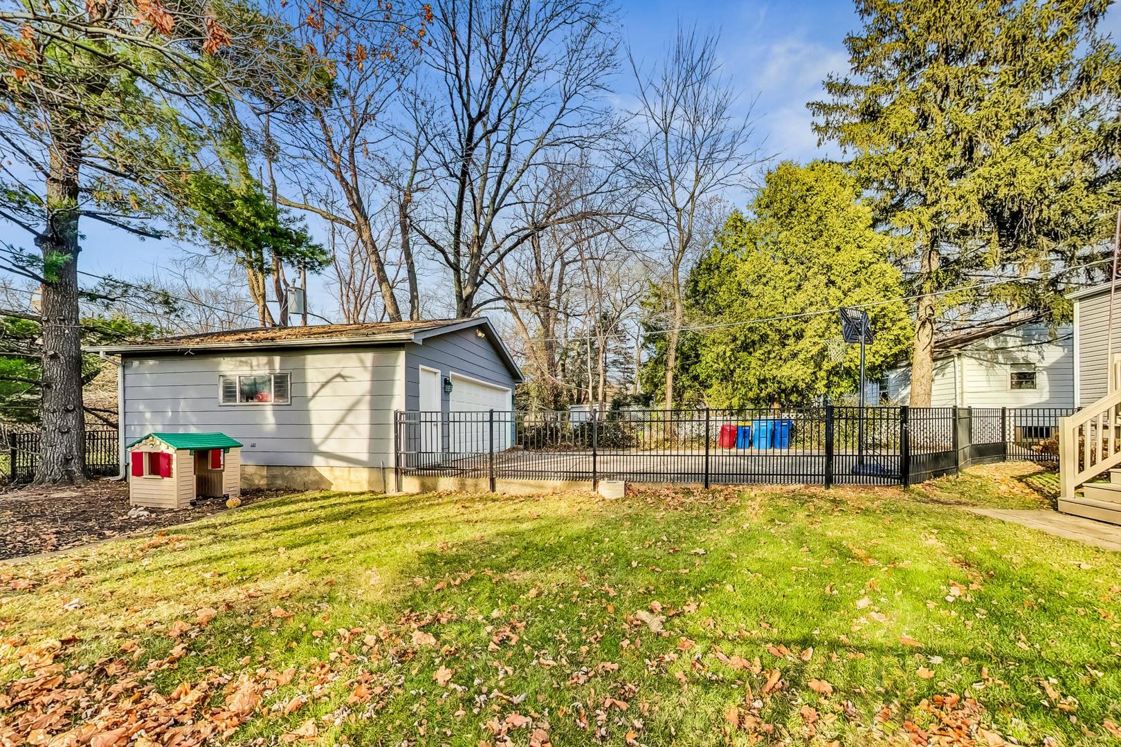 2944 Greenwood Avenue