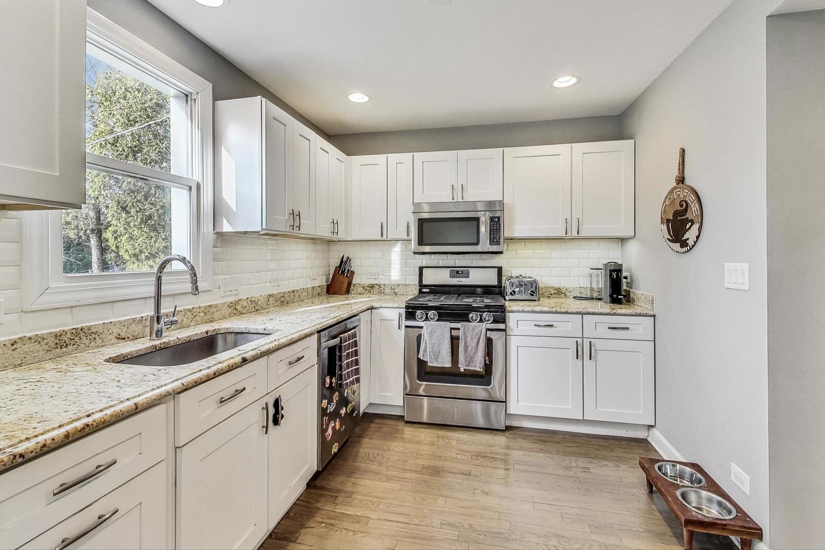 2944 Greenwood Avenue