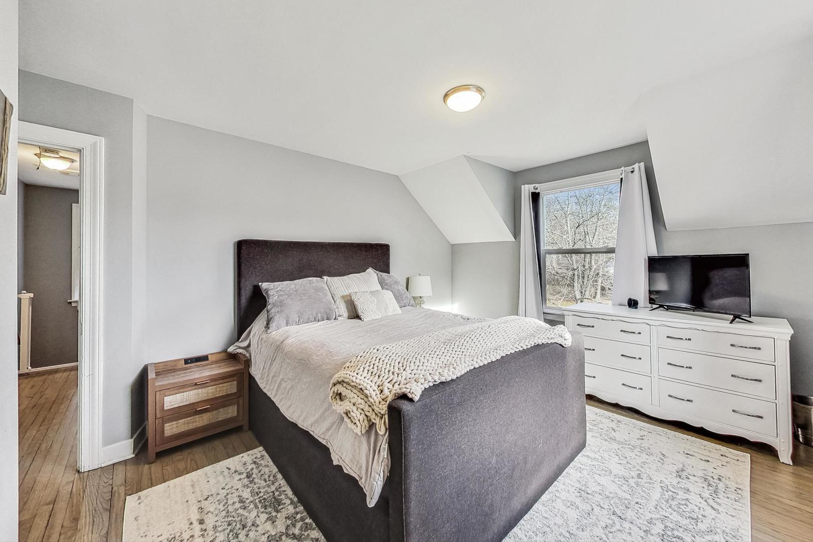 2944 Greenwood Avenue