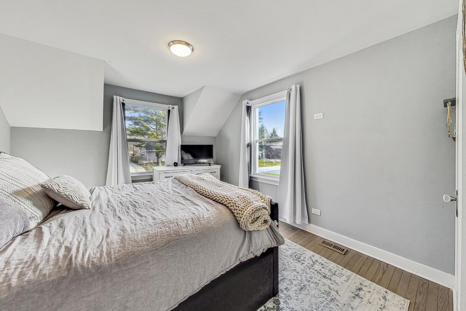 2944 Greenwood Avenue