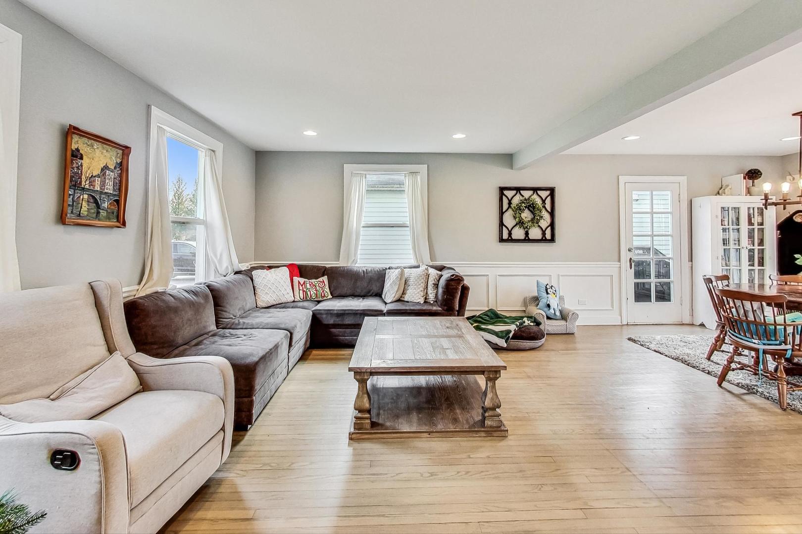 2944 Greenwood Avenue