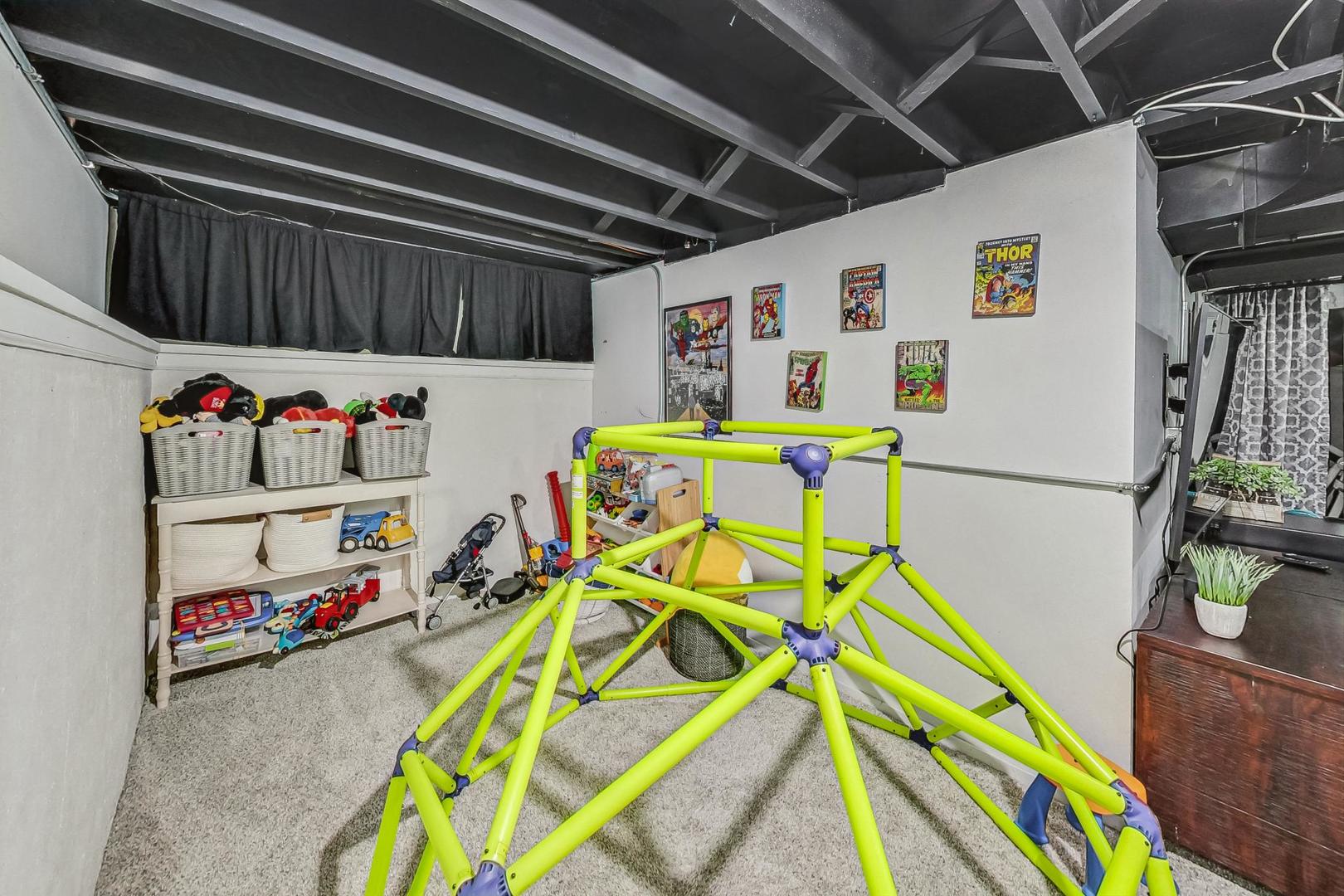 2944 Greenwood Avenue