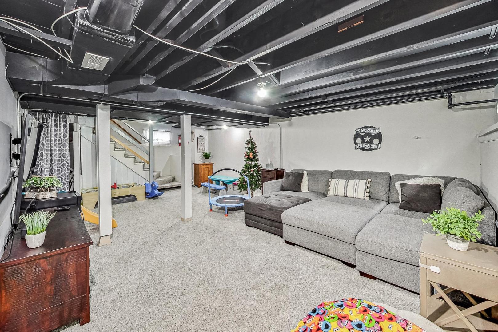 2944 Greenwood Avenue