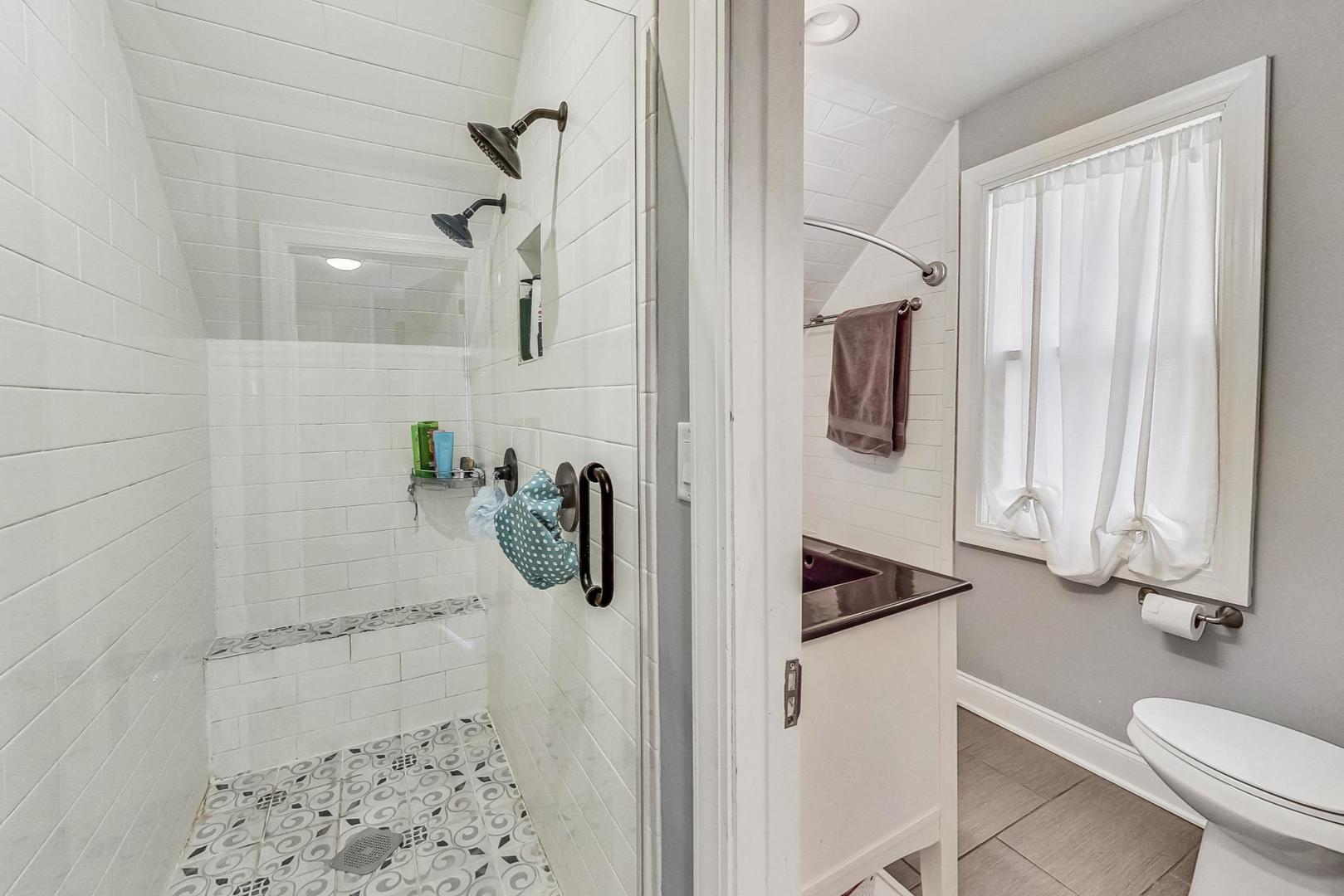 2944 Greenwood Avenue