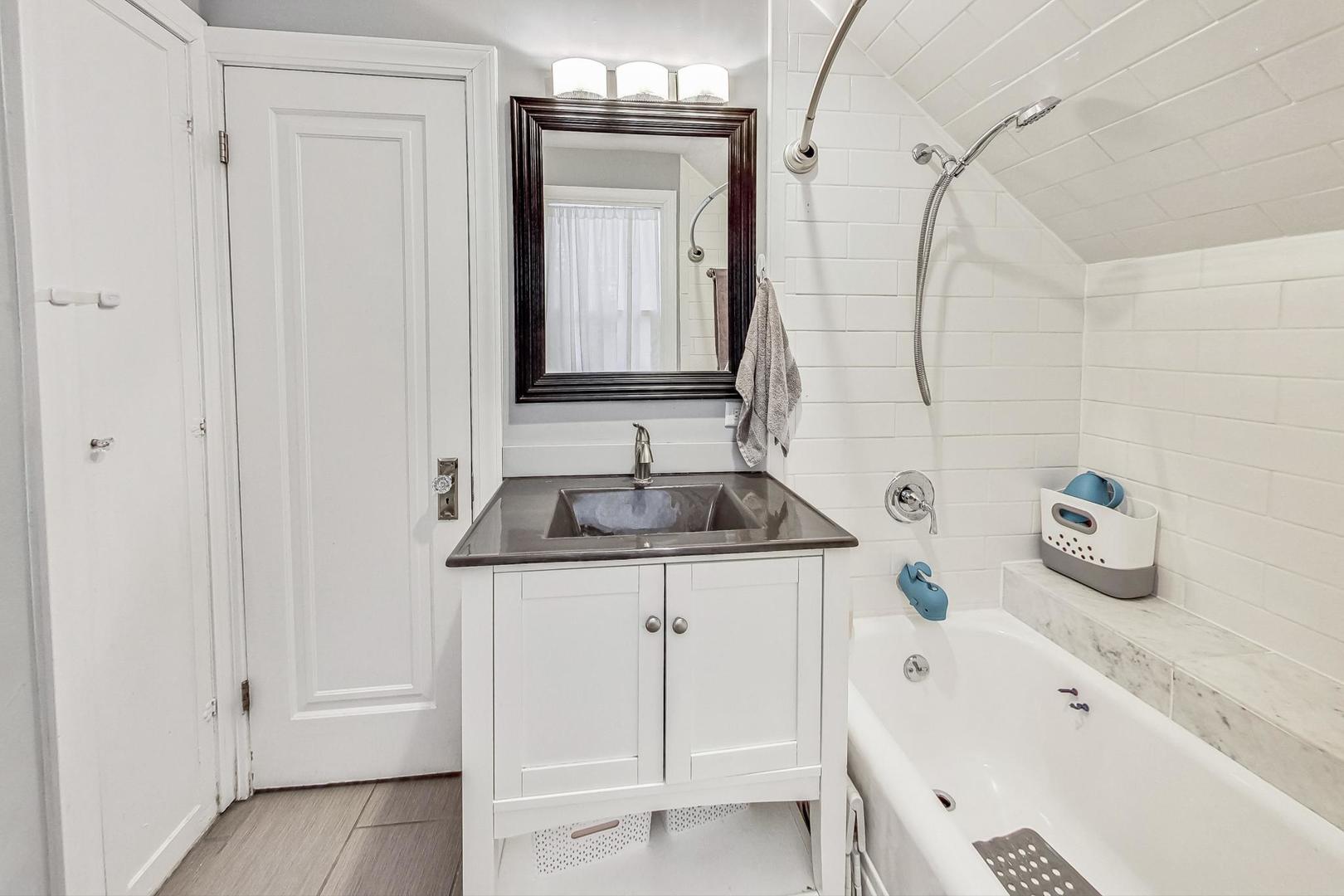 2944 Greenwood Avenue