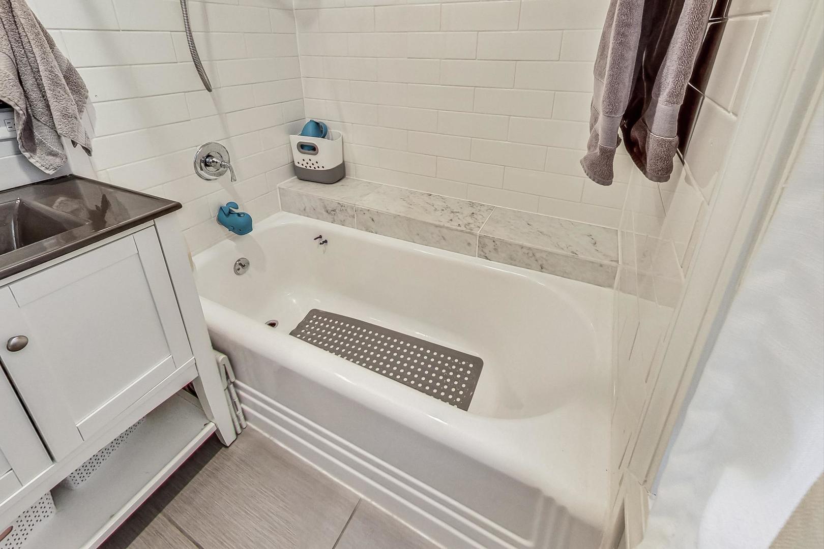 2944 Greenwood Avenue