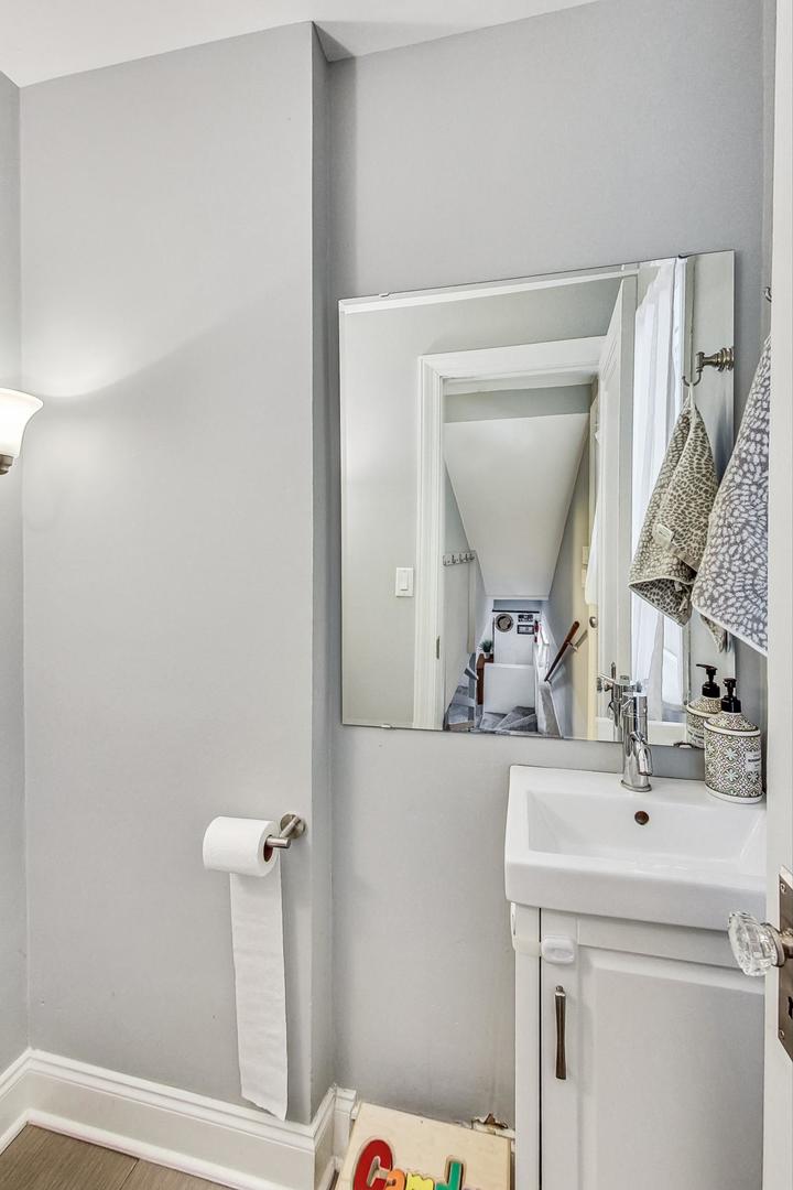 2944 Greenwood Avenue