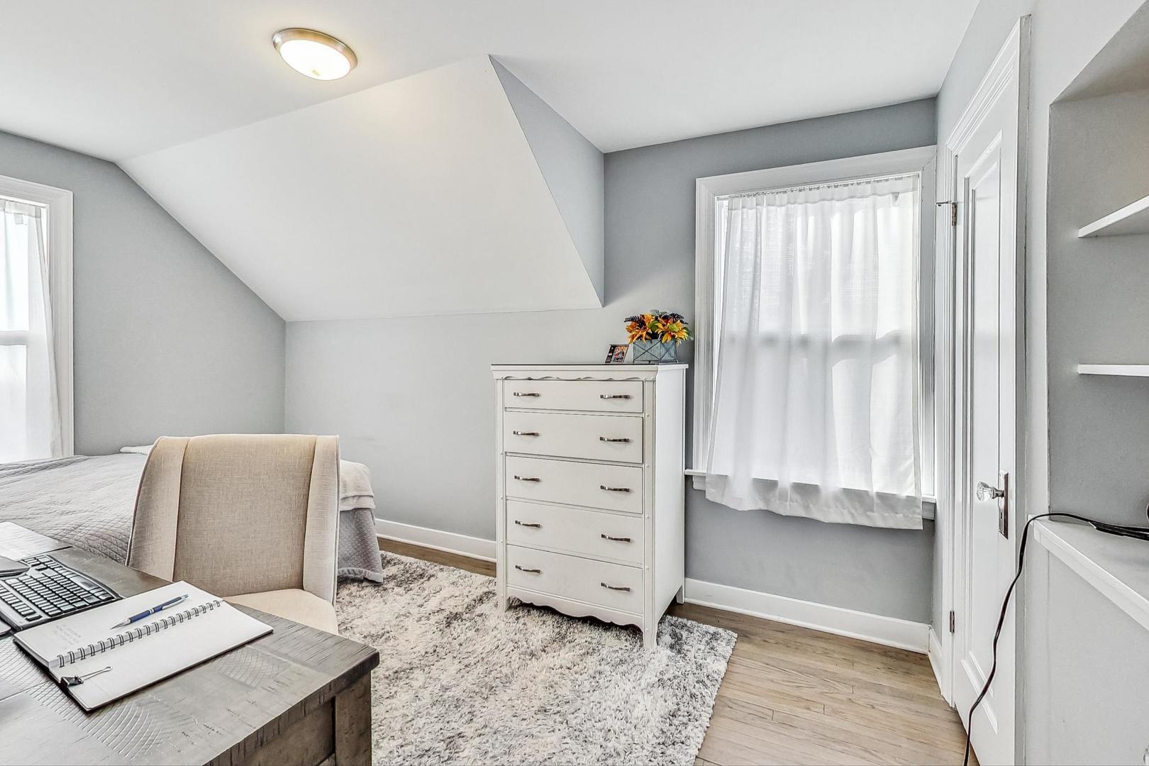 2944 Greenwood Avenue