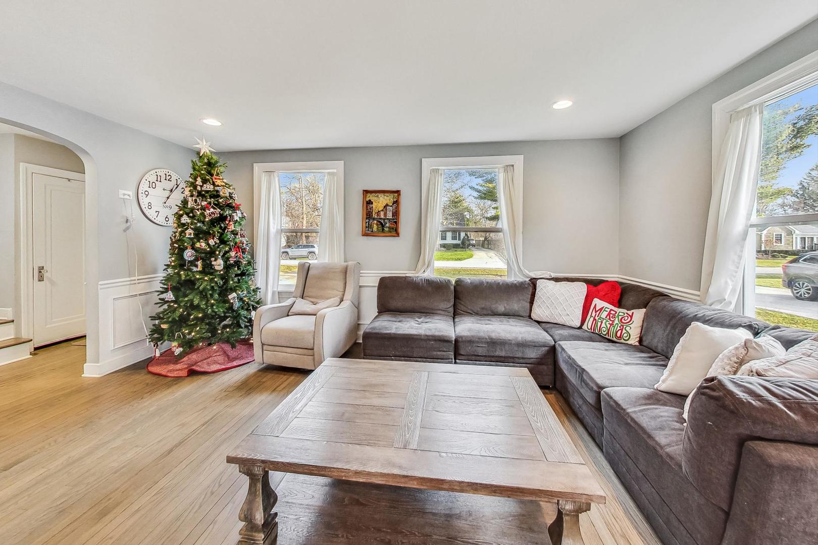 2944 Greenwood Avenue