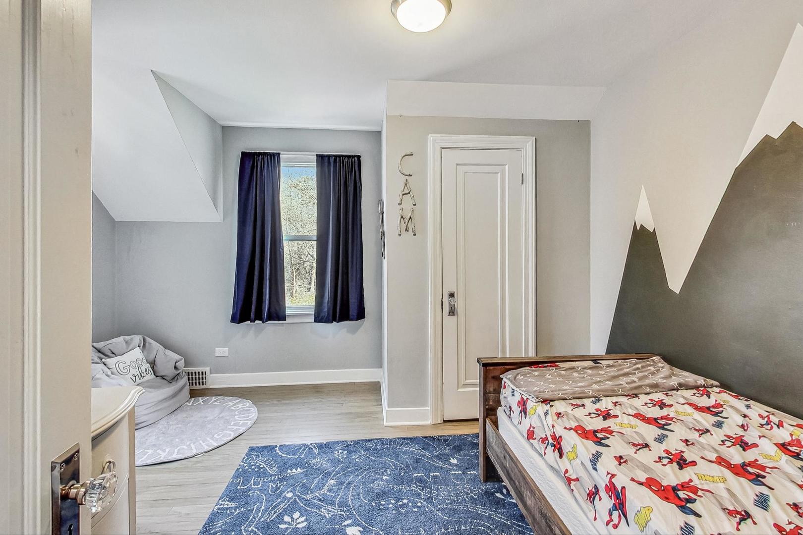 2944 Greenwood Avenue